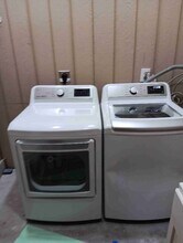 Building Photo - 140 Bleecker St