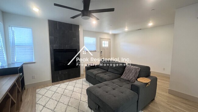 Building Photo - Updated 3bd/2b Home Near UCD Med Center!