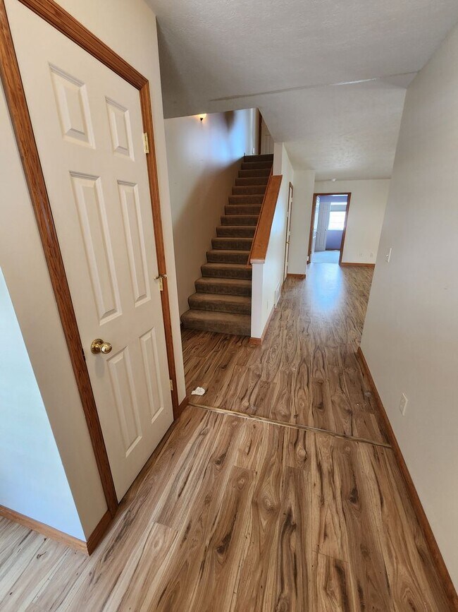 Foto del edificio - Beautiful 3 Bedroom, 2 Bathroom Home in Aspen Place!