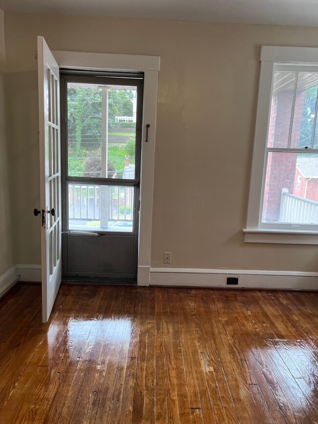 Building Photo - 527 Fayette St