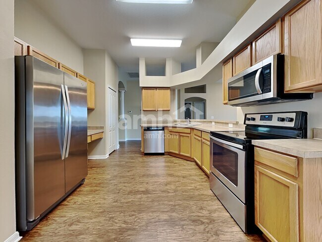 Foto del edificio - 4214 Hartford Lake Dr