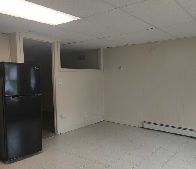 Foto del edificio - 136 Stringham Rd