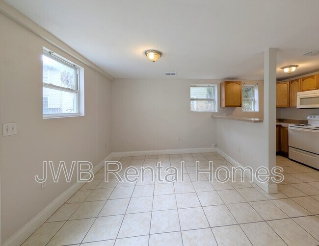 Building Photo - 1379 Ingleside Ave