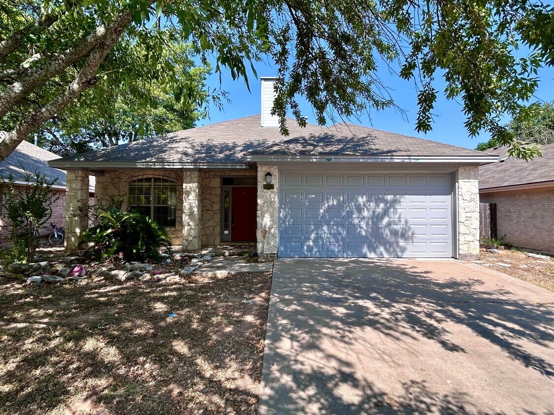 Foto principal - 4710 Sojourner St
