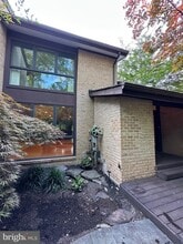 Building Photo - 2021 Lakebreeze Way