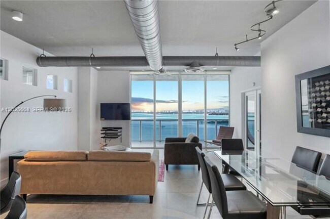 Foto del edificio - 700 NE 25th St