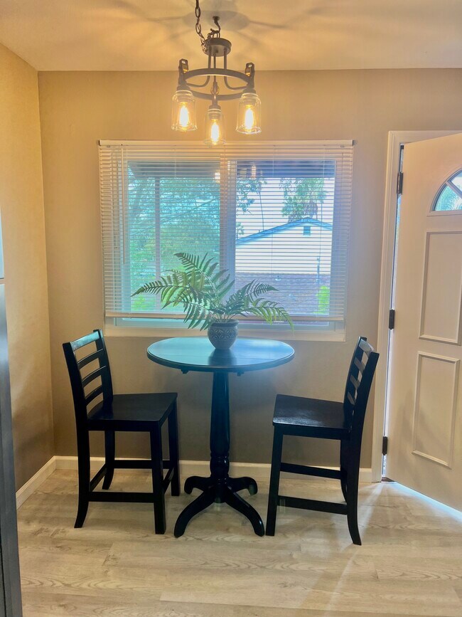 Foto del edificio - 4644 Larkspur St