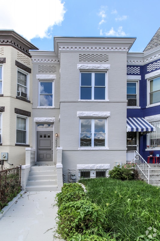 Building Photo - 3532 11th St NW