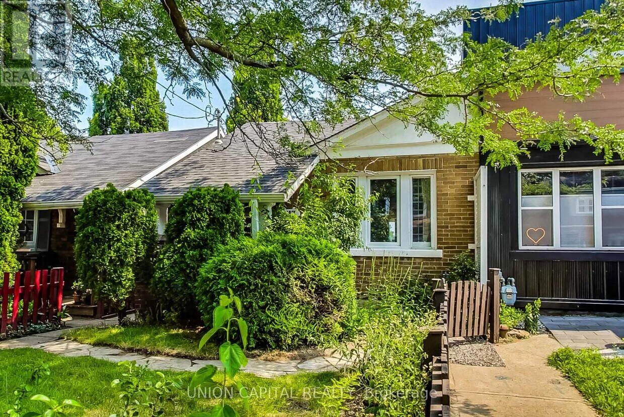 Primary Photo - 317 Victoria Park Ave