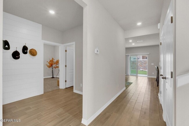 Building Photo - East El Paso 4 bed Refrig A/C