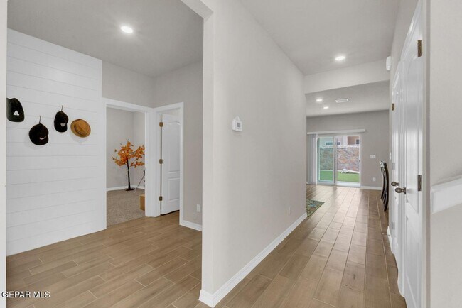 Foto del edificio - East El Paso 4 bed Refrig A/C