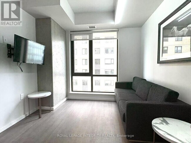 Building Photo - 105 Champagne Ave S