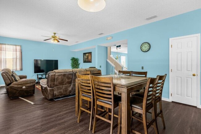 Foto del edificio - 325 Willow View Dr