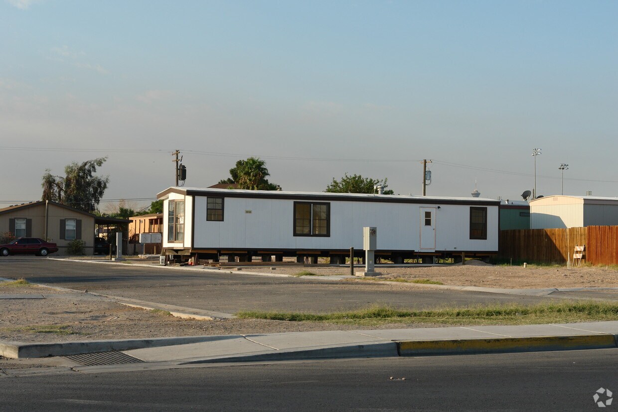 Foto principal - 2001 Tonopah Ave