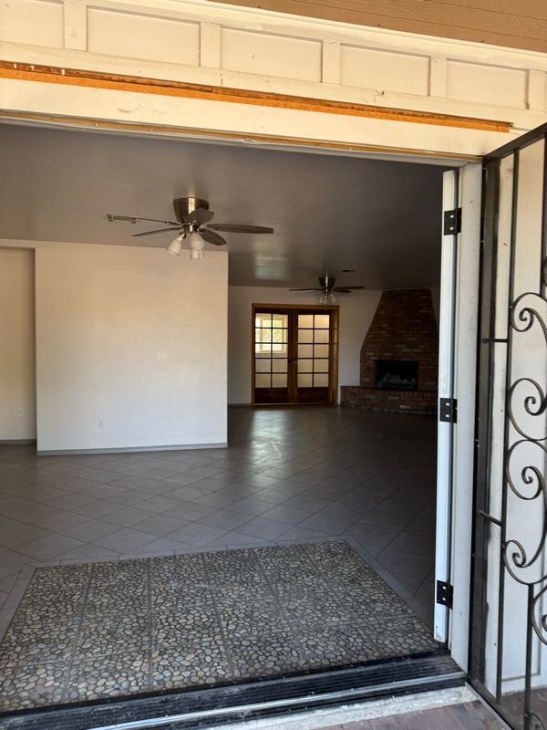 Photo - 2923 W Rose Ln House