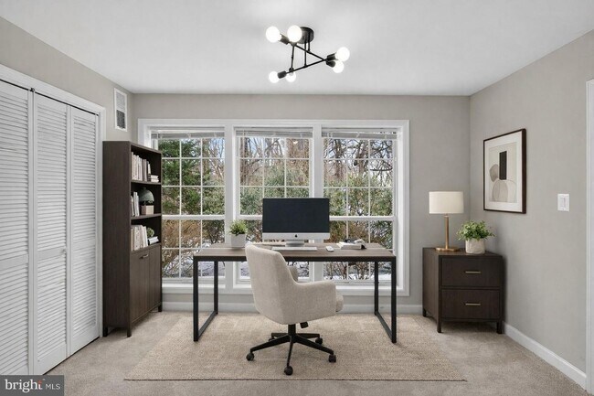 Foto del edificio - 10114 Oakton Terrace Rd