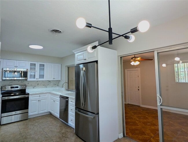 Foto del edificio - 5821 NW 12th Ct