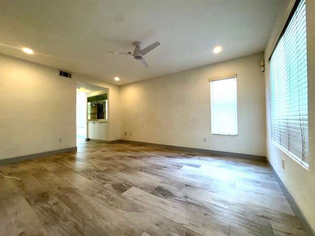 Building Photo - 456 Shatto Pl
