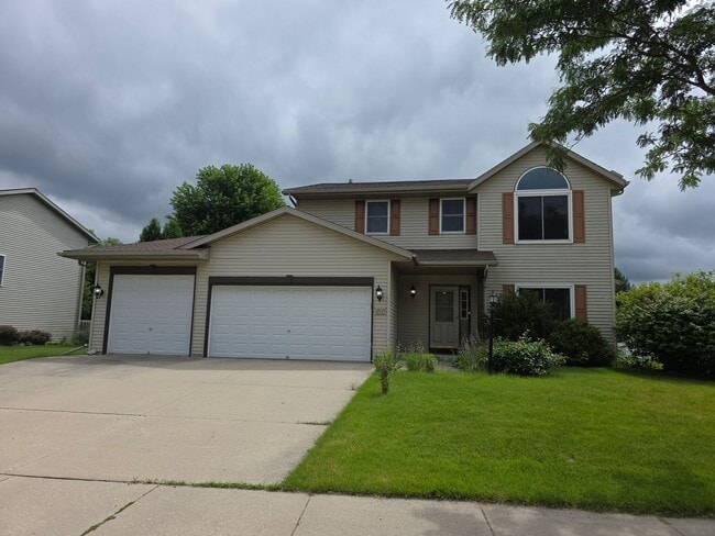 Building Photo - Waukesha 3 bedroom home