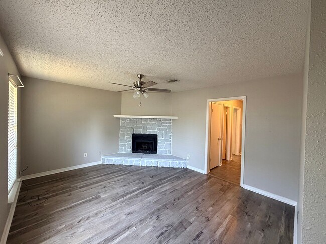 Foto del edificio - Townhouse Just Minutes to LSUS .....