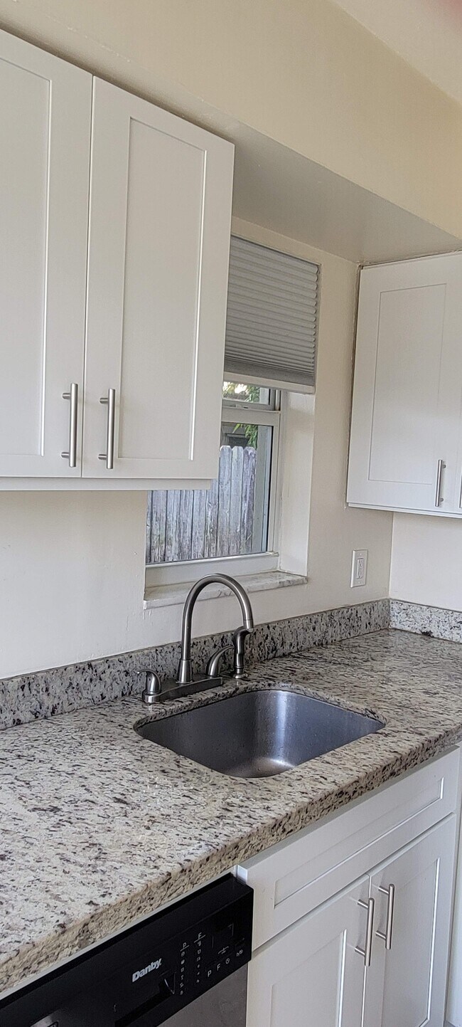 granite countertop kitchen - 2011 NE 56th St