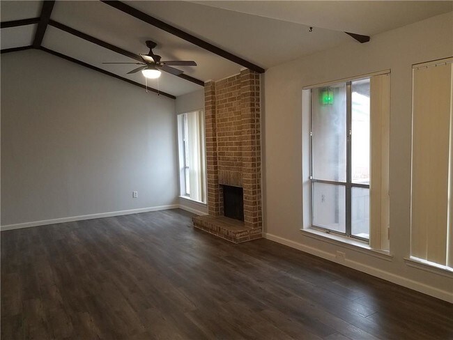 Foto del edificio - 10566 High Hollows Dr