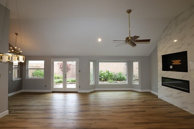 Foto del edificio - 3515 Cape Forest Dr