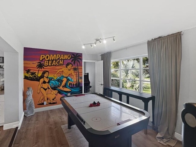 Foto del edificio - 100 SW 17th St