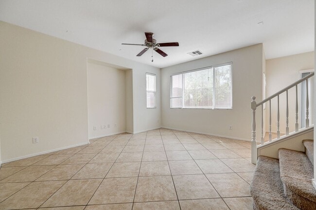 Building Photo - *MOUNTAINS EDGE 3 BED 2.5 BATH * COMMUNITY POOL, FITNESS CENTER, AND SPA *