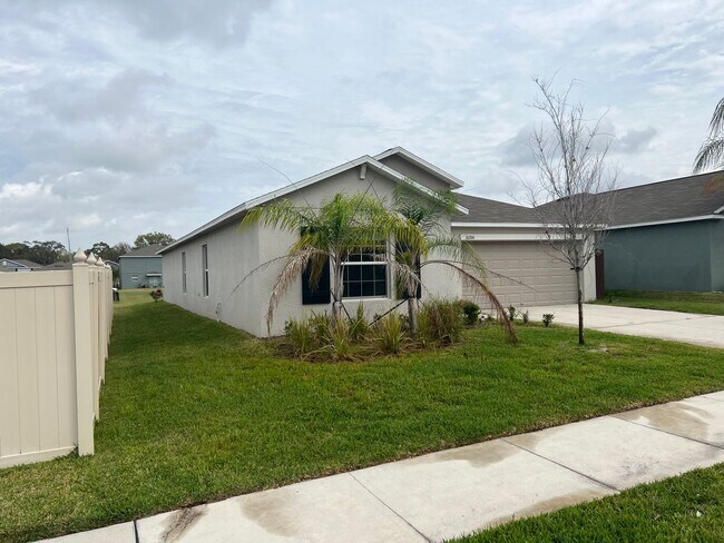 Foto del edificio - Beautiful 4/2 Riverview Home , new paint a...