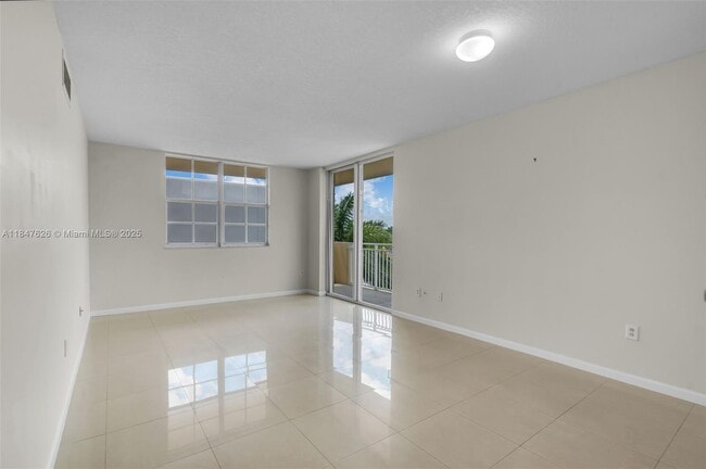 Building Photo - 215 SW 42nd Ave