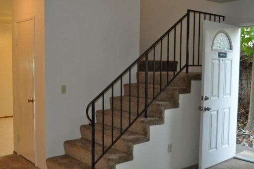 Foto del edificio - Spacious 3-Bedroom Duplex in Spring Valley