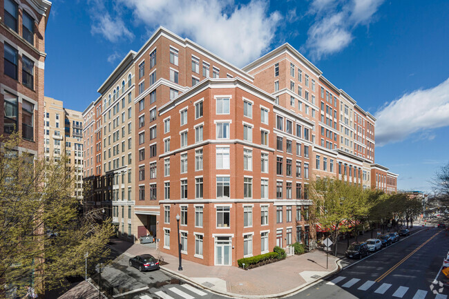 Building Photo - Station Square at Clarendon