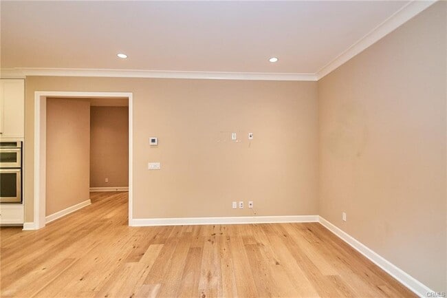 Building Photo - 54 Trotter