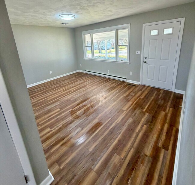Building Photo - Updated 3 bedroom ranch with a 2 car garage