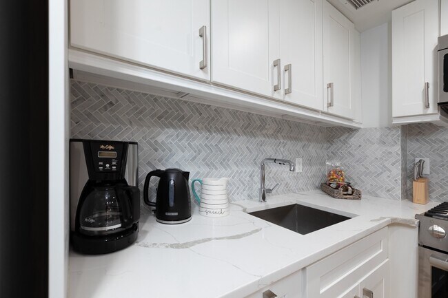 Building Photo - 160 East 88th Street