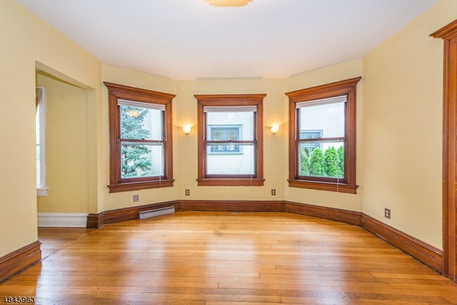 Building Photo - 107 Midland Ave
