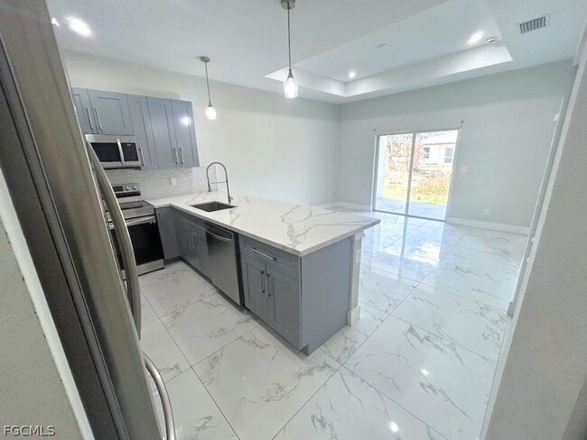 Building Photo - 398 Pennfield Ave