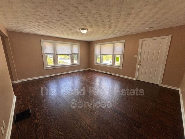 Building Photo - 344 W Parkwood Dr