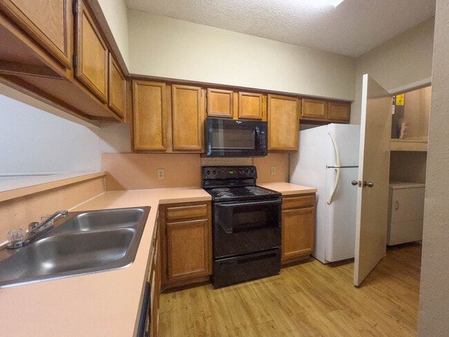 Building Photo - 2901 San Jacinto Blvd