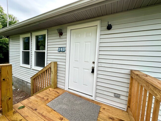 Foto del edificio - 305 Locust Street, Clarksville, TN 37042 *...