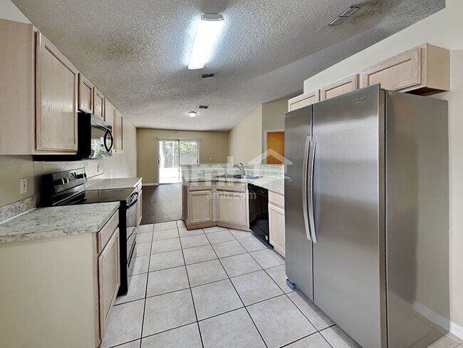 Building Photo - 70 Reeding Ridge Dr W