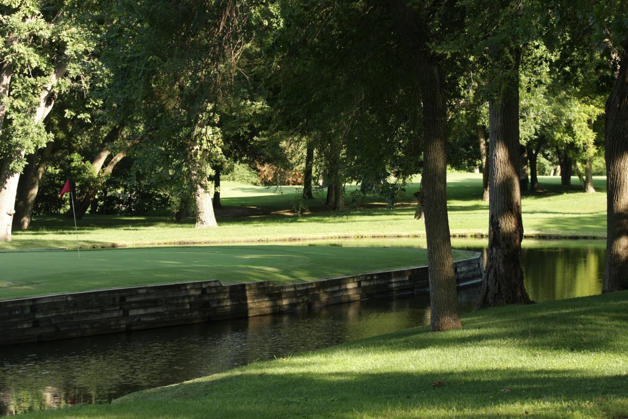 Primary Photo - Bent Oaks Apartments