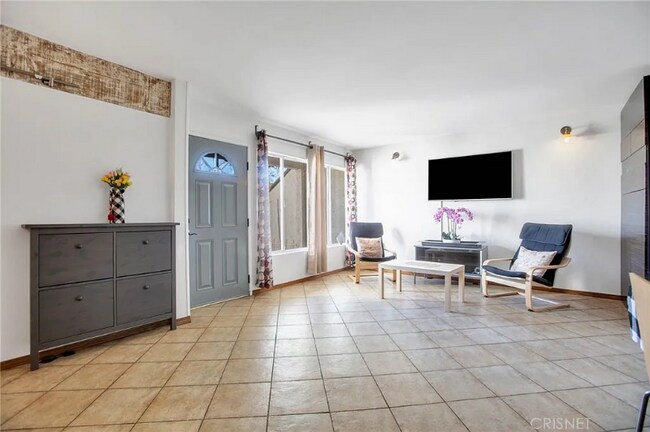 Foto del edificio - 18521 Mayall St