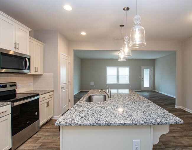 Foto del edificio - 3 Bedroom Townhome Centrally Located in Hu...