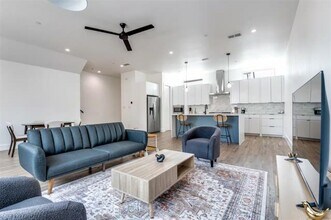 Building Photo - 2915 Lucas Dr