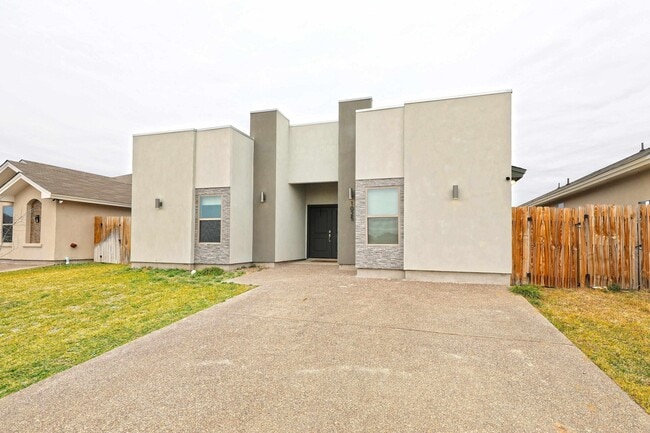 Building Photo - 1025 La Muralla St