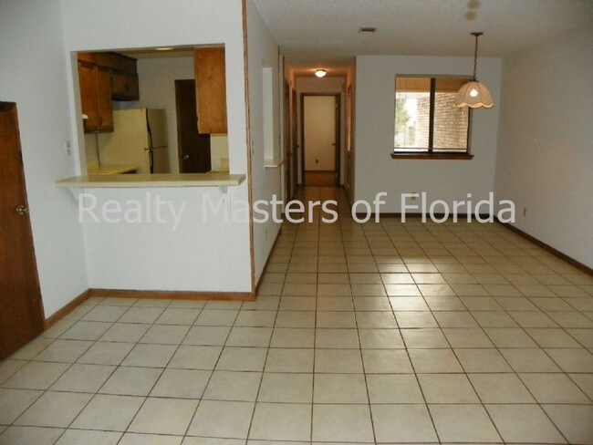 Building Photo - 2822 Villager Cir