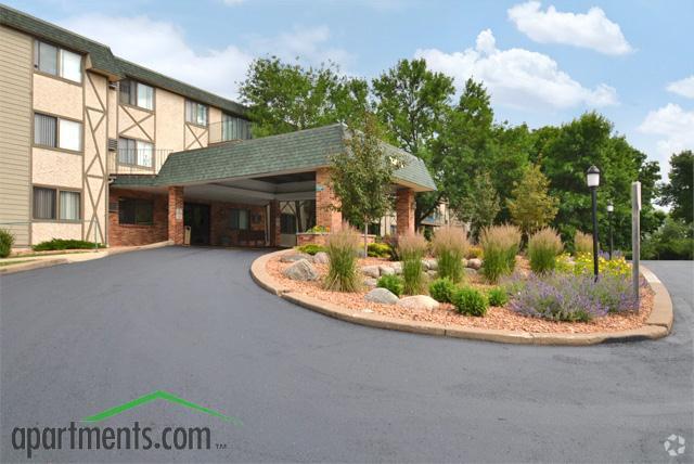 Foto del edificio - Medicine Lake Apartments