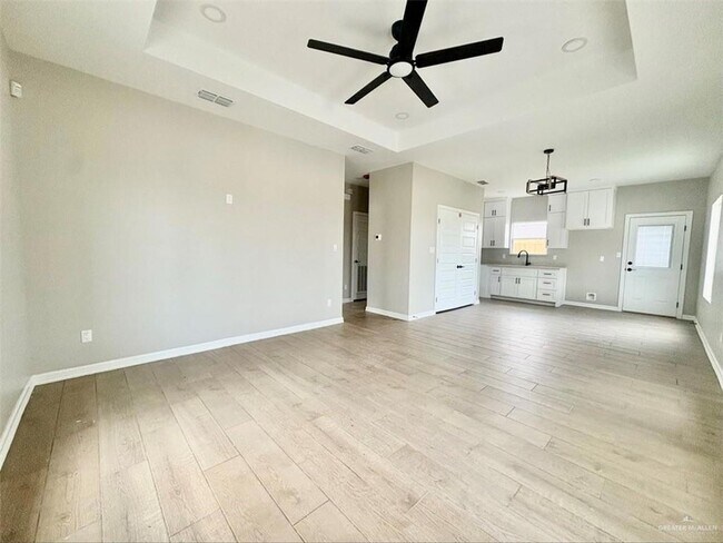 Foto del edificio - 913 E 13th St